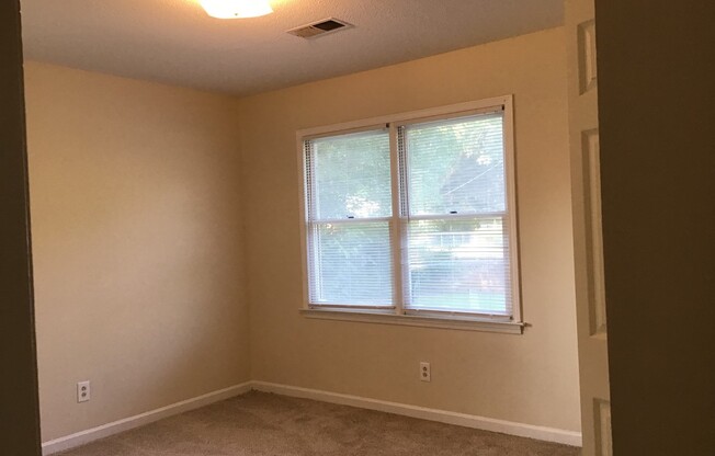 2 beds, 1 bath, $985