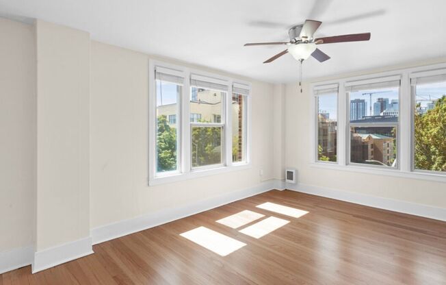 1 bed, 1 bath, 750 sqft, $1,945, Unit 607