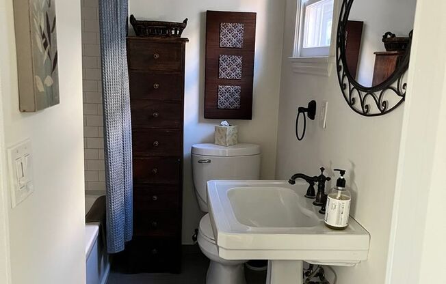 Studio, 1 bath, 400 sqft, $1,725