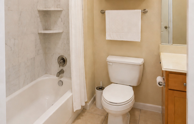 3 beds, 3.5 baths, $2,600, Unit # 804