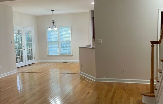 Owner's Suite Down, Close to Blakeney and Waverly