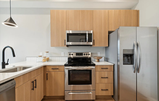 2 beds, 2 baths, 895 sqft, $2,150, Unit Unit 404