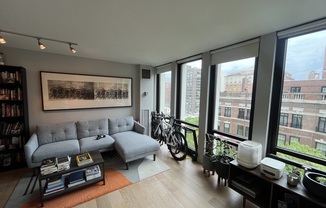 1 E SCOTT ST