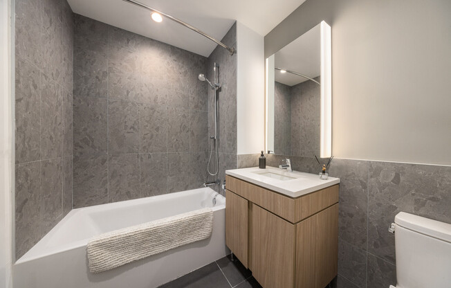 1 bed, 1 bath, $5,010, Unit 7E