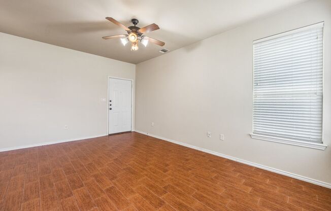 Available Now! Nice 3 Bedroom, 2.5 Bath Duplex located in New Braunfels!