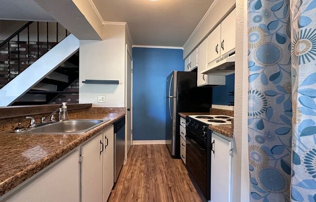 2 beds, 1 bath, $1,495