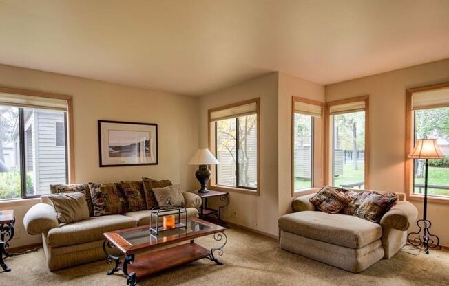 3 beds, 3 baths, $2,500, Unit 57990 Silver Fir Circle