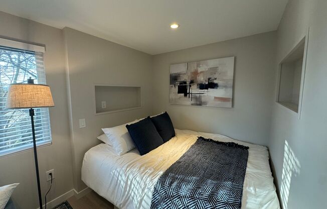 McKinnley Apartments - Luxury Studios!