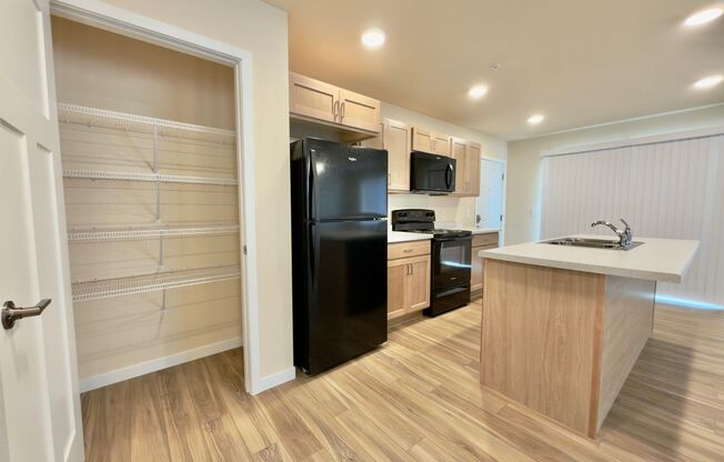 1 bed, 1 bath, 645 sqft, $1,379, Unit EC 4242-01