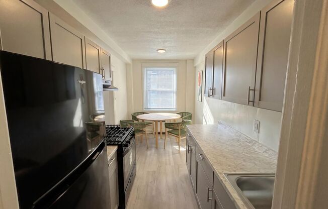 1 bed, 1 bath, 500 sqft, $1,049, Unit B414