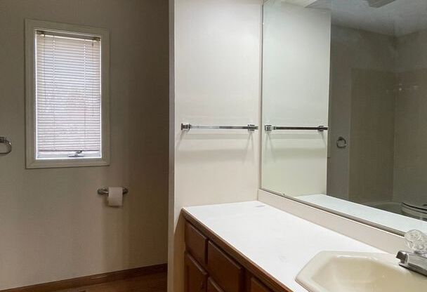 2 beds, 2 baths, $1,600