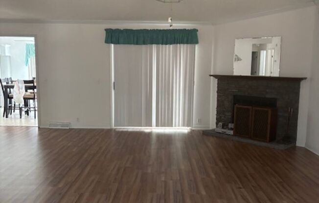 3 beds, 2 baths, $1,600