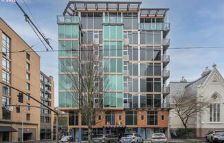 ONE FREE MONTH - Downtown Studio w/gas fireplace/Juliette balcony/additional storage (Portland State University/OHSU)