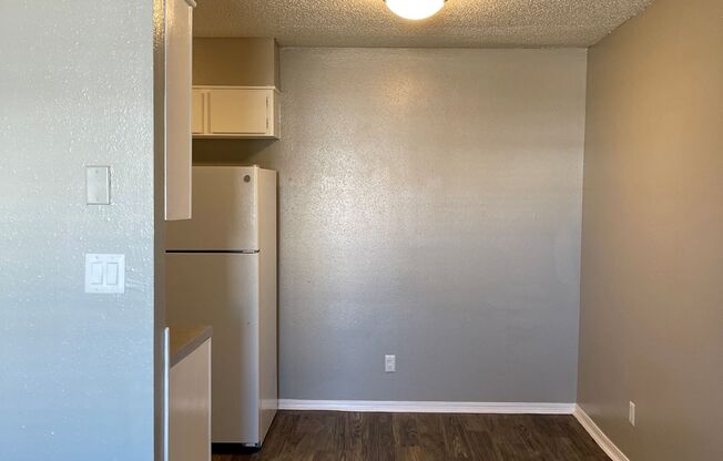 2 beds, 1.5 baths, 832 sqft, $799, Unit 219