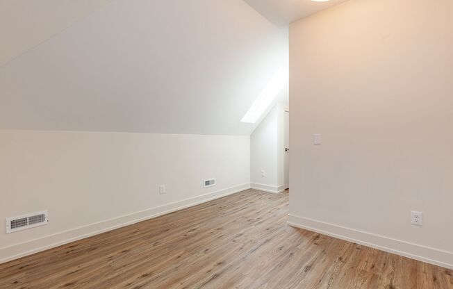 3 beds, 3.5 baths, $2,900, Unit 227.5 Wilber Ave