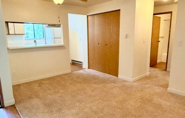 2 beds, 1 bath, 830 sqft, $2,000, Unit D103