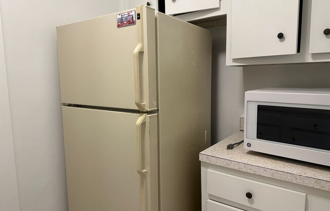 Rosslyn Studio | All Utilities Included | 1.5 Blocks to Metro