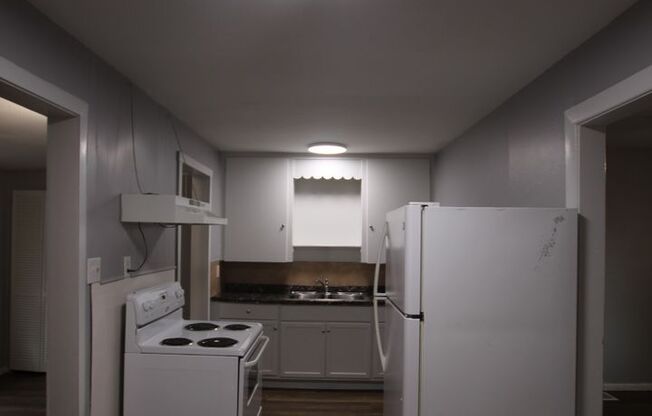 2 beds, 1 bath, $995