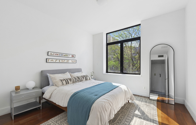 82 ADELPHI ST