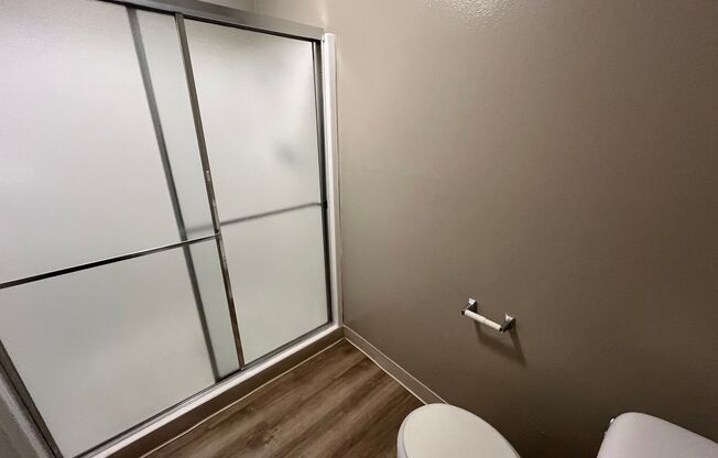 1 bed, 2 baths, 900 sqft, $2,300, Unit 107