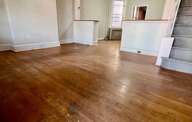 Stunning 3-Bedroom Townhome in Kingsessing! Available mid-April!