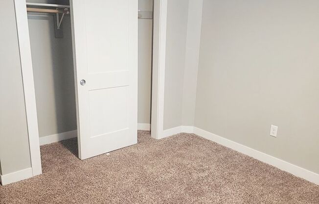 2 beds, 1 bath, 850 sqft, $950, Unit 07