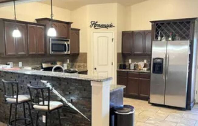 3 bedroom 2 bathroom beautiful rental ! Available now!