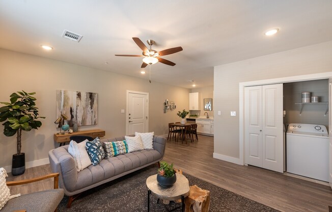 9347 KEMPWOOD DR