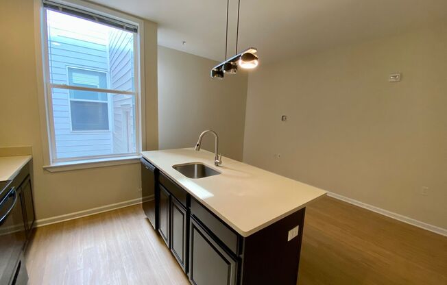 Studio, 1 bath, 617 sqft, $999, Unit 407 Unit 101