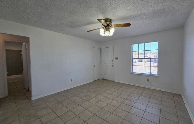 2 beds, 1 bath, $895, Unit 501 Northern Dove Lane - Unit C