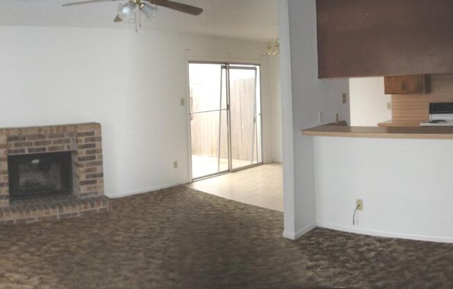 2 beds, 1.5 baths, 956 sqft, $695, Unit # D