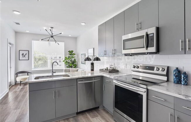 525 PKWY DR NE