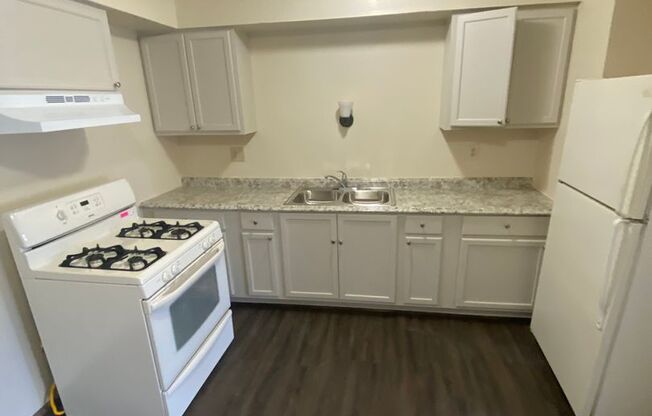 2 beds, 1 bath, 900 sqft, $999, Unit Custer-120