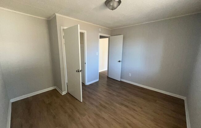 2 beds, 1 bath, $850, Unit #E