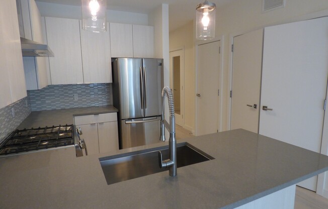 $0 DEPOSIT OPTION!! GORGEOUS PLATT PARK 2 BED CONDO, GARAGE PARKING, HUGE PATIO, ON BROADWAY, 2 BATHS! BIKE STORAGE!