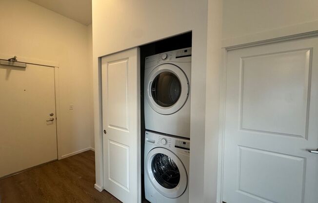 2 beds, 2 baths, 940 sqft, $2,950, Unit 2504-A