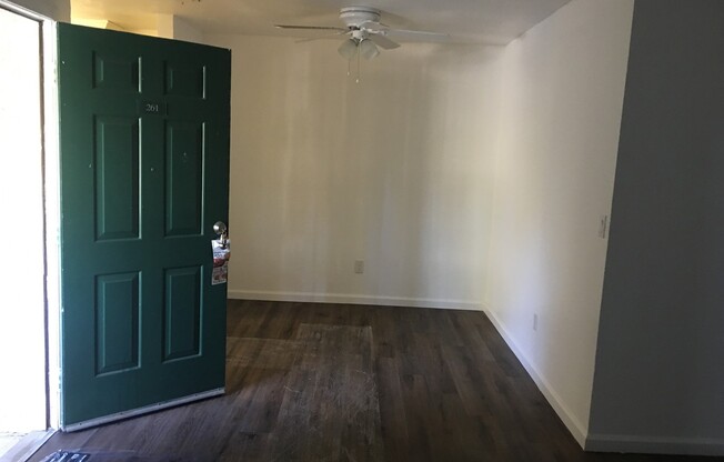 2 beds, 1 bath, 825 sqft, $1,695, Unit 0261