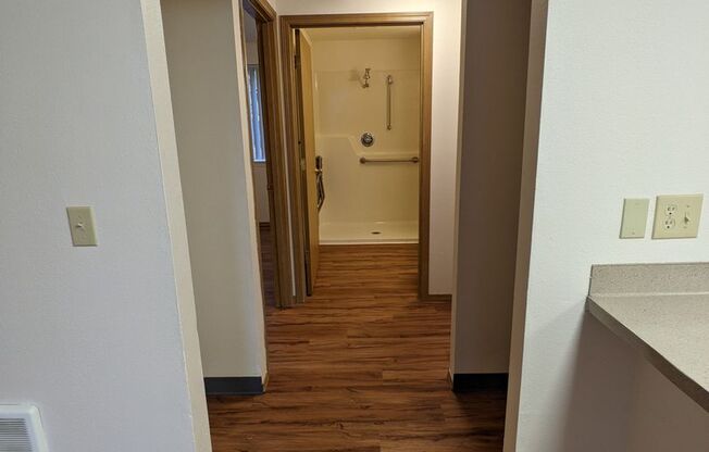 2 beds, 1 bath, 750 sqft, $1,395, Unit 33