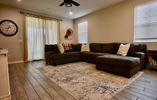 Beautiful 3 bedroom single level home!