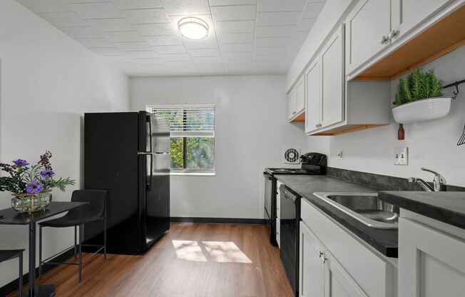 2 beds, 1 bath, 726 sqft, $1,315, Unit Unit B10