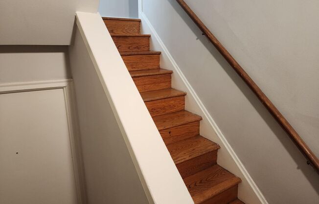 2 beds, 1 bath, 897 sqft, $2,335, Unit B-08