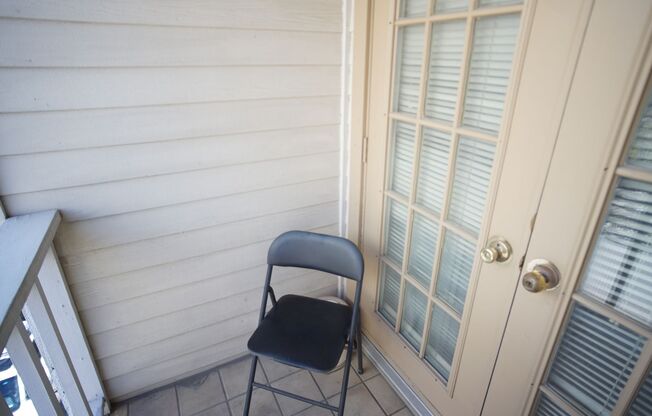 Quiet 2/2 Furnished Condo in West Campus