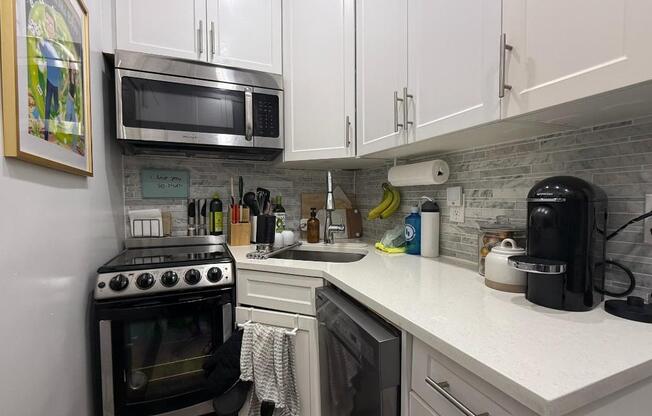 1 bed, 1 bath, $4,500, Unit 5B