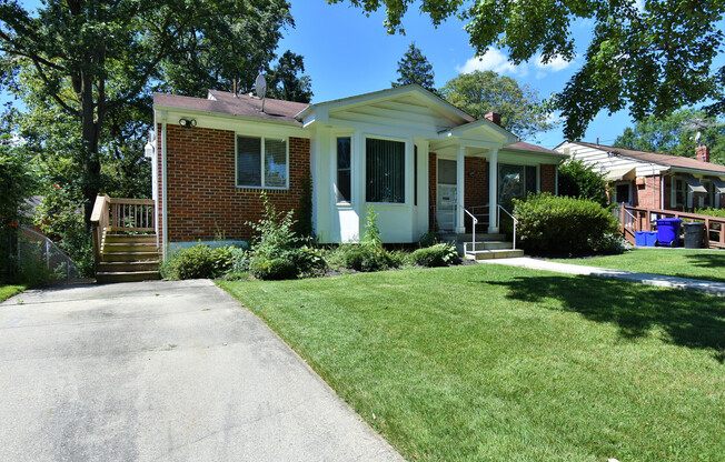 Fantastic 4 Bedroom, 3 Full Bathroom, Close in Bethesda Home!