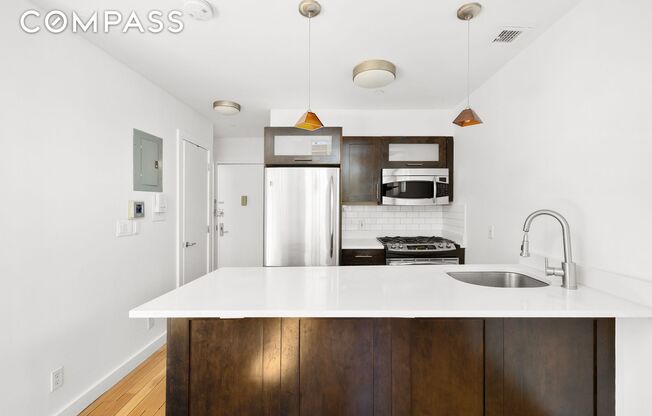 153 MANHATTAN AVE