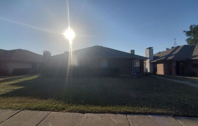 Move in ready Duplex!  Garland ISD