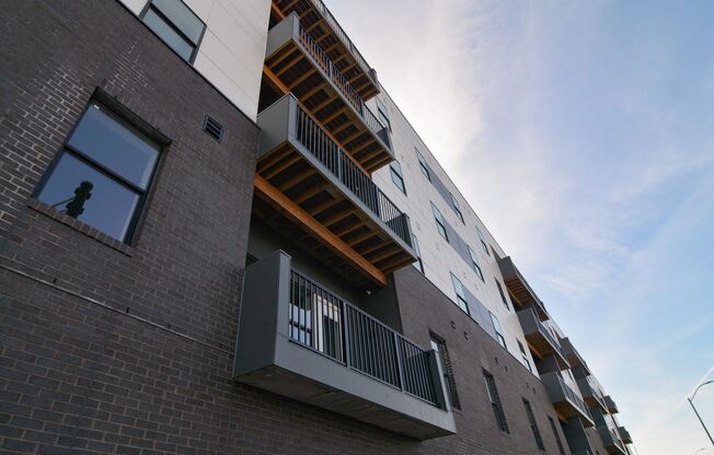 1 bed, 1 bath, 673 sqft, $929, Unit 135