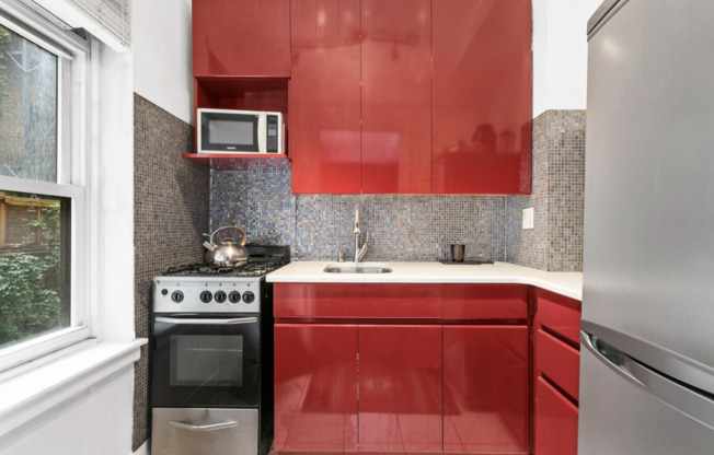 Studio, 1 bath, $3,400, Unit 2H