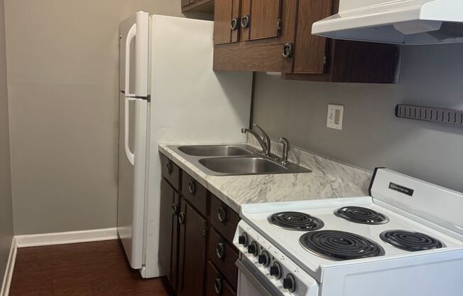 1 bed, 1 bath, 675 sqft, $925, Unit 2124CHE-303