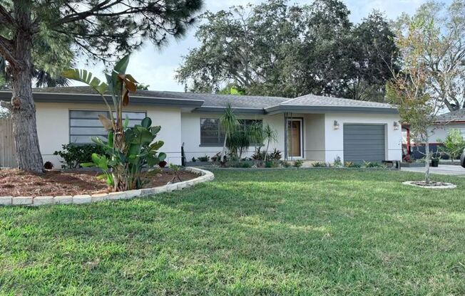 Beautiful Clearwater Home with Pool - 2bed|2bath WITH BONUS ROOM